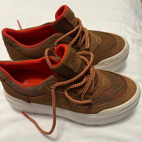 UGG Shoes - Ugg Marin mega brown size 7